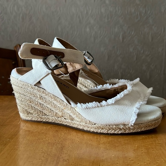 Lucky Brand sandal - Picture 2 of 2